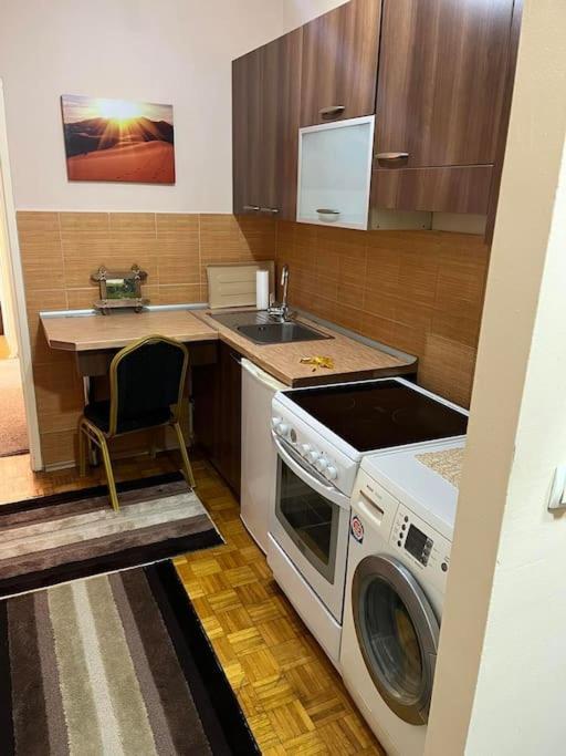 Shesh Hostel Prishtinë Ngoại thất bức ảnh
