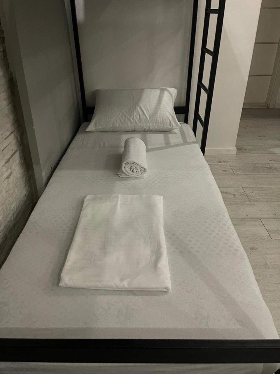 Shesh Hostel Prishtinë Ngoại thất bức ảnh