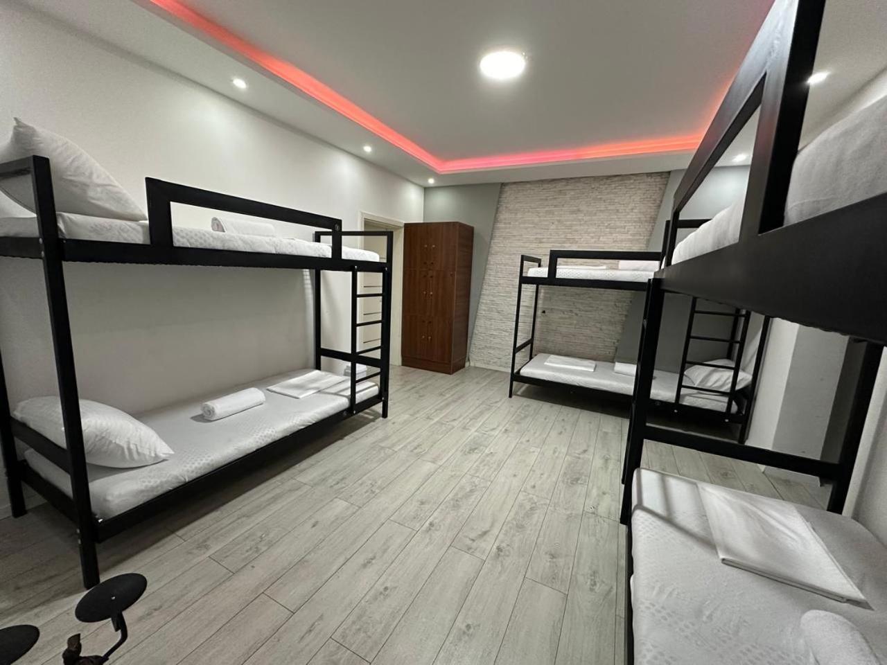 Shesh Hostel Prishtinë Ngoại thất bức ảnh