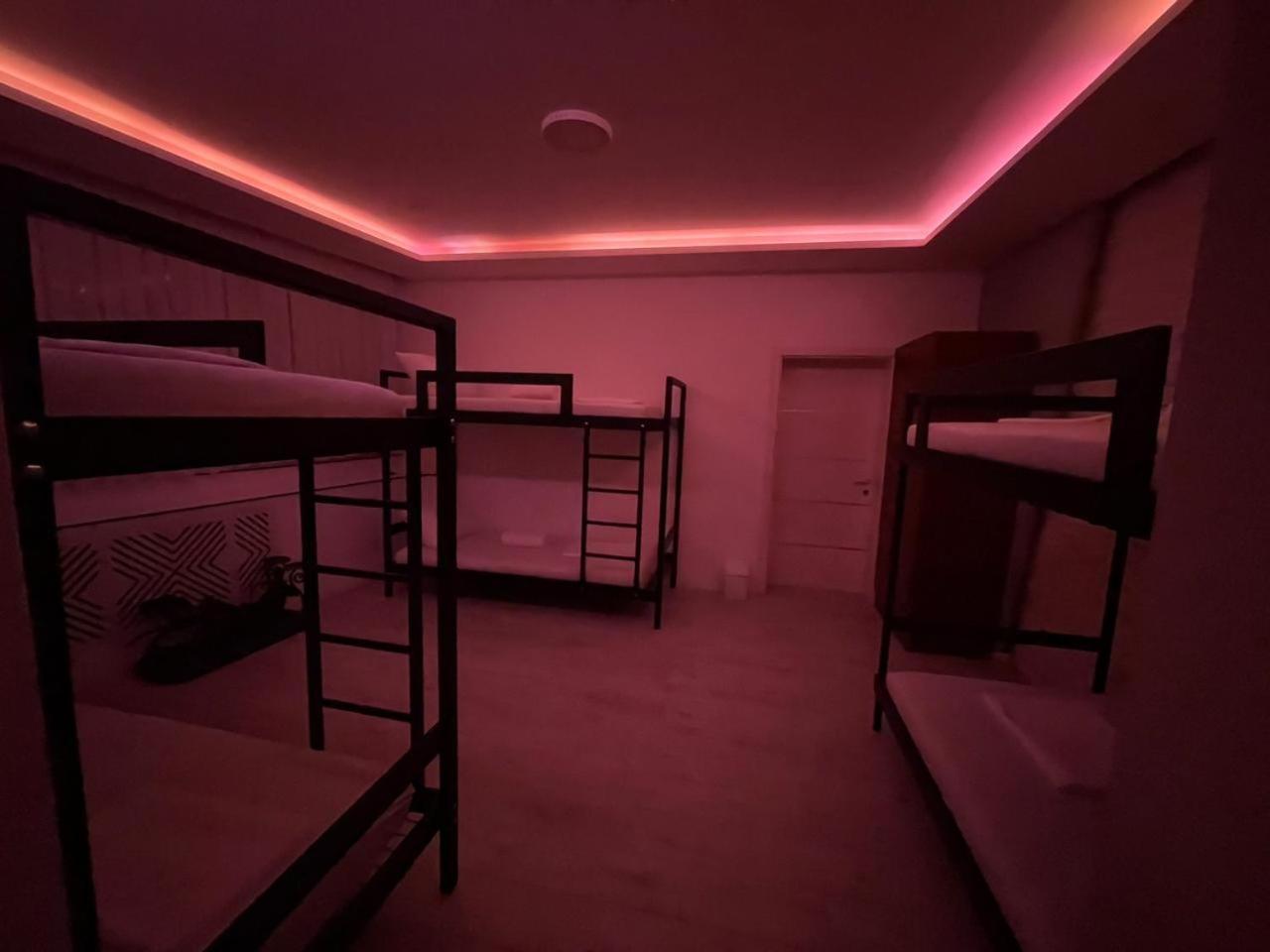 Shesh Hostel Prishtinë Ngoại thất bức ảnh