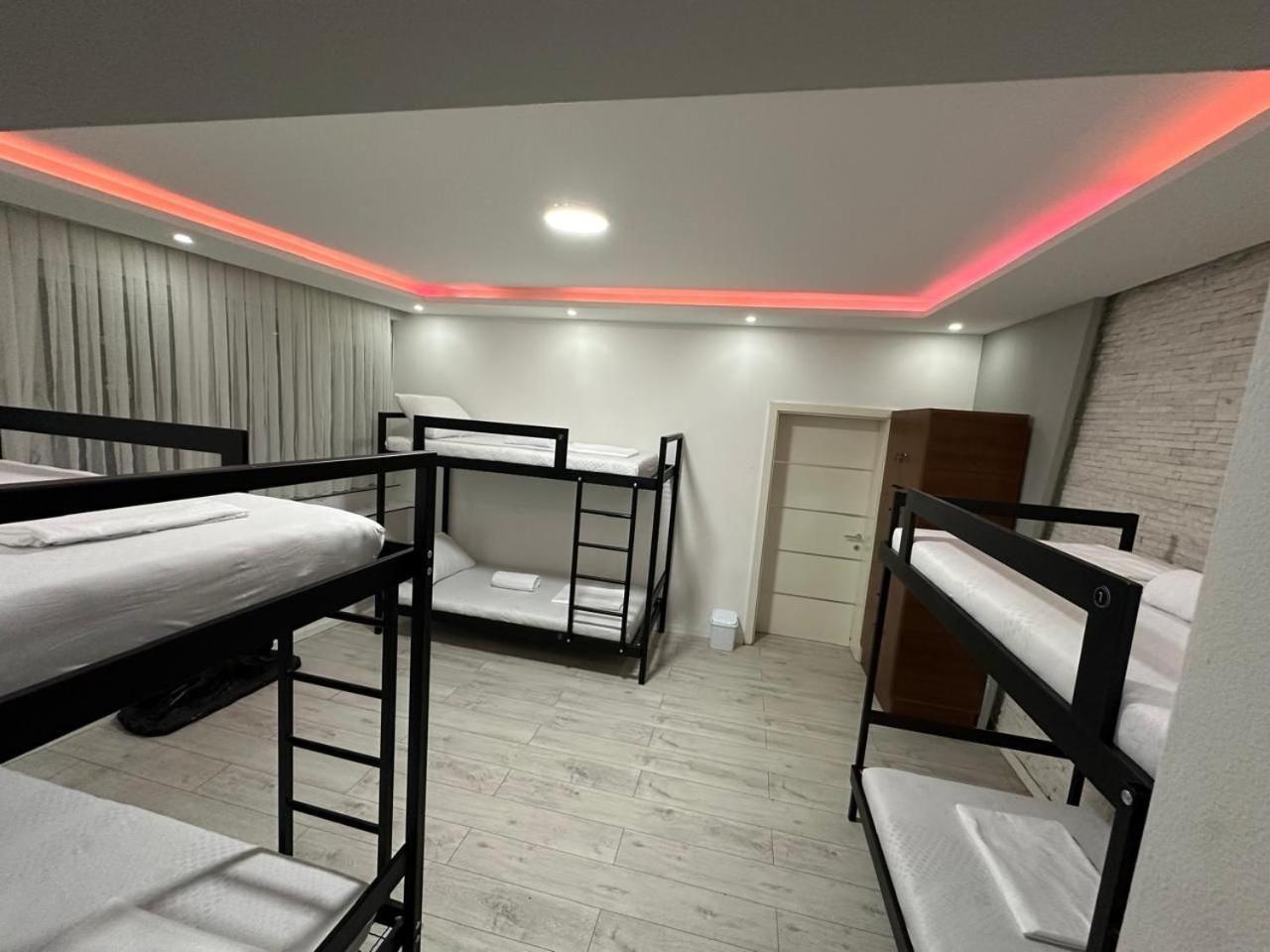 Shesh Hostel Prishtinë Ngoại thất bức ảnh