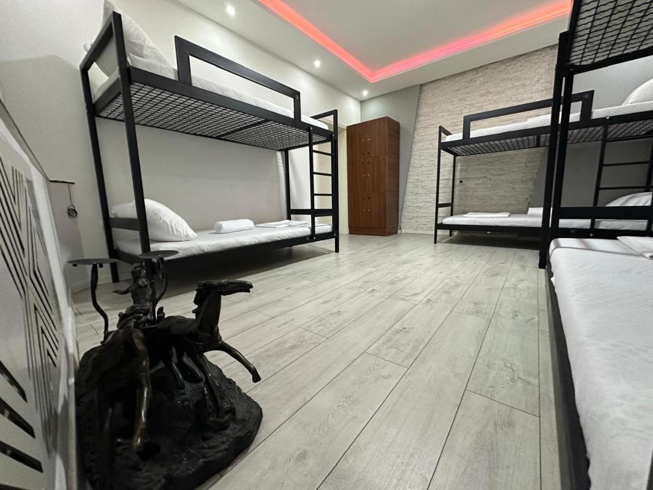 Shesh Hostel Prishtinë Ngoại thất bức ảnh