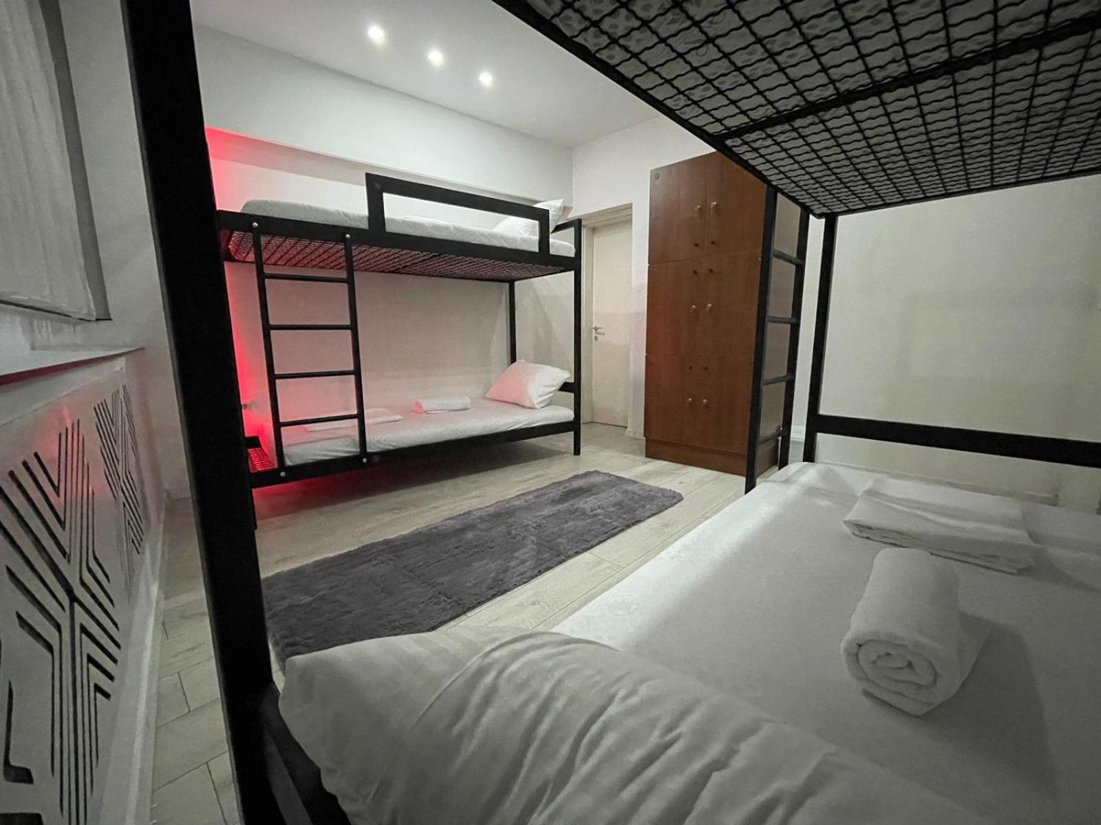 Shesh Hostel Prishtinë Ngoại thất bức ảnh