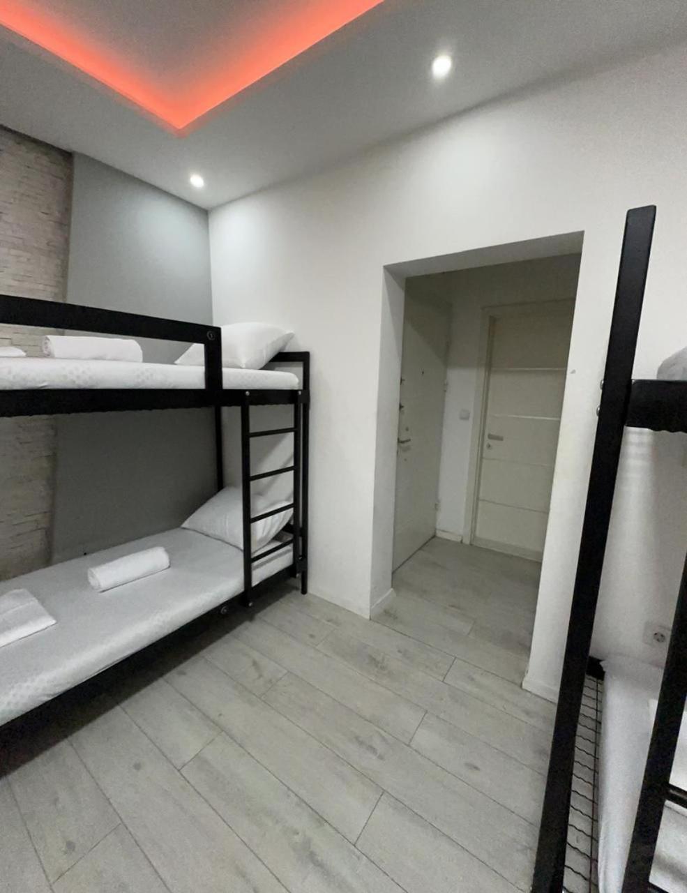 Shesh Hostel Prishtinë Ngoại thất bức ảnh