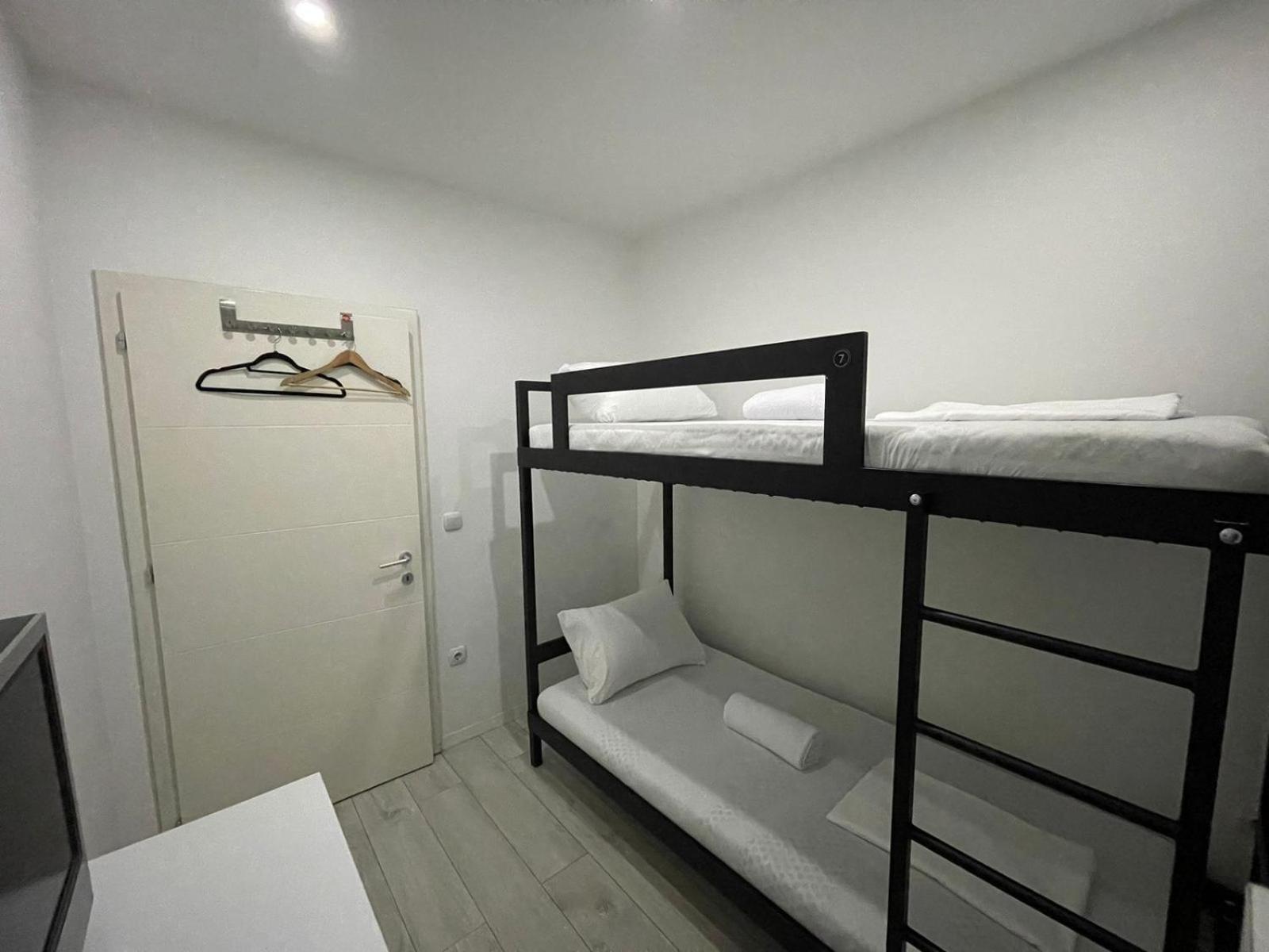 Shesh Hostel Prishtinë Ngoại thất bức ảnh
