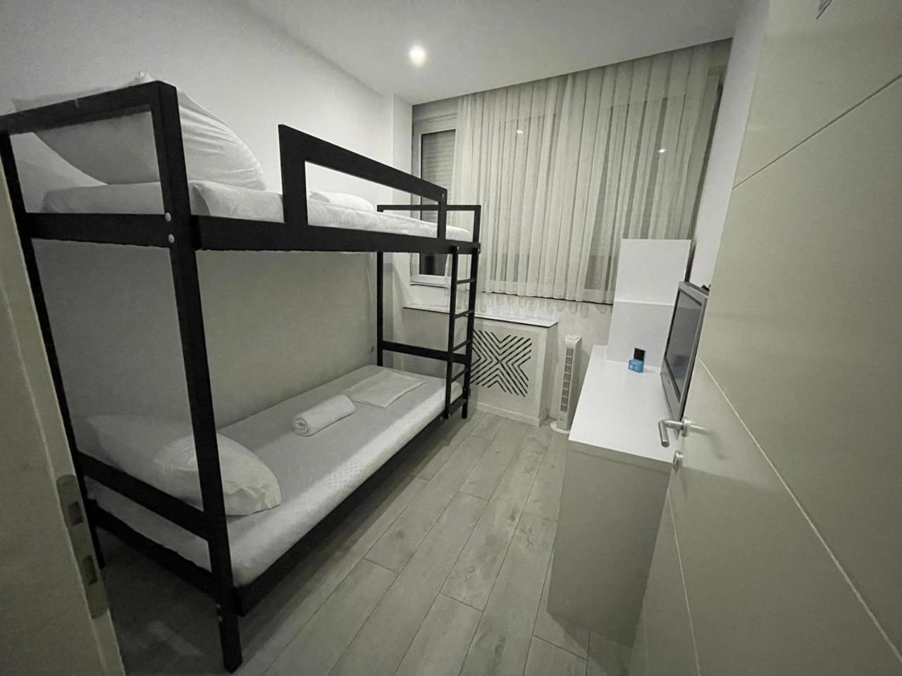 Shesh Hostel Prishtinë Ngoại thất bức ảnh