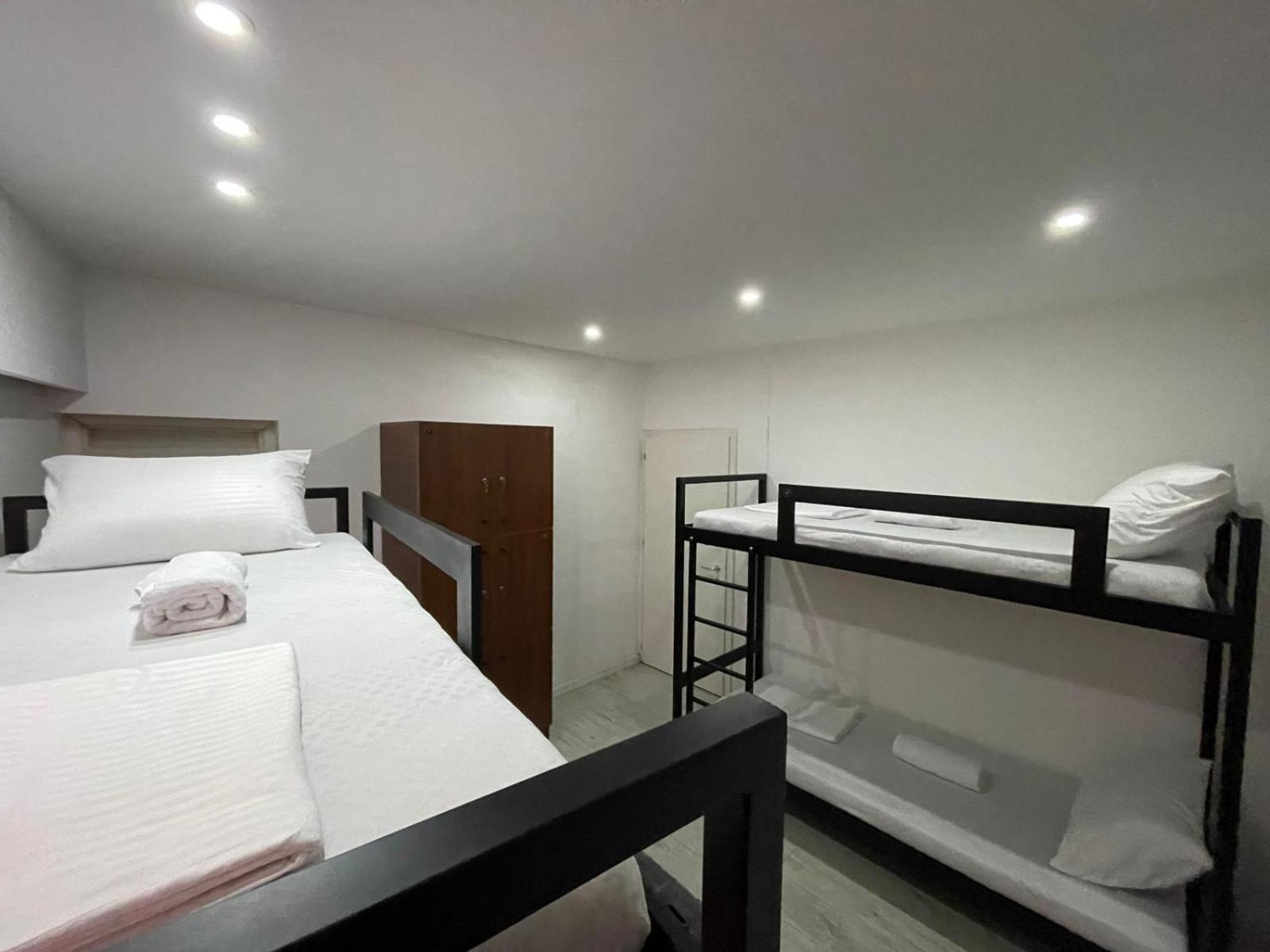 Shesh Hostel Prishtinë Ngoại thất bức ảnh