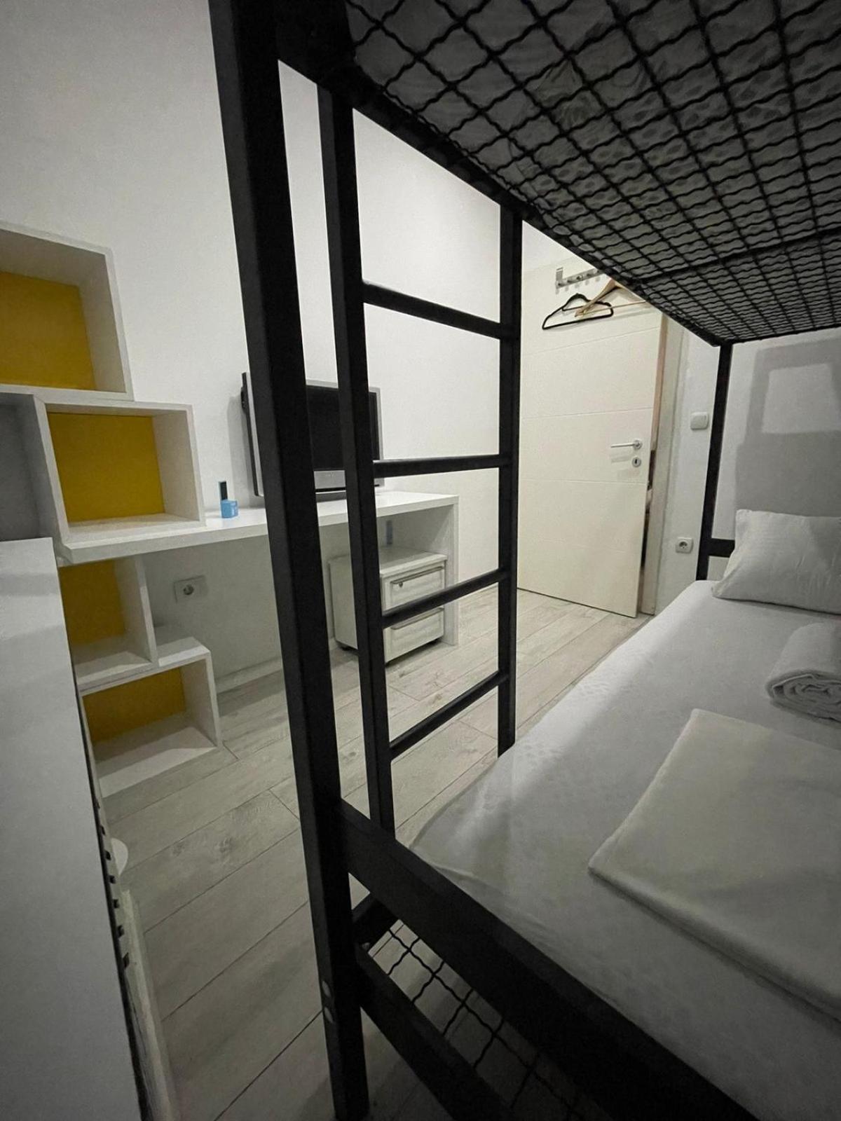 Shesh Hostel Prishtinë Ngoại thất bức ảnh