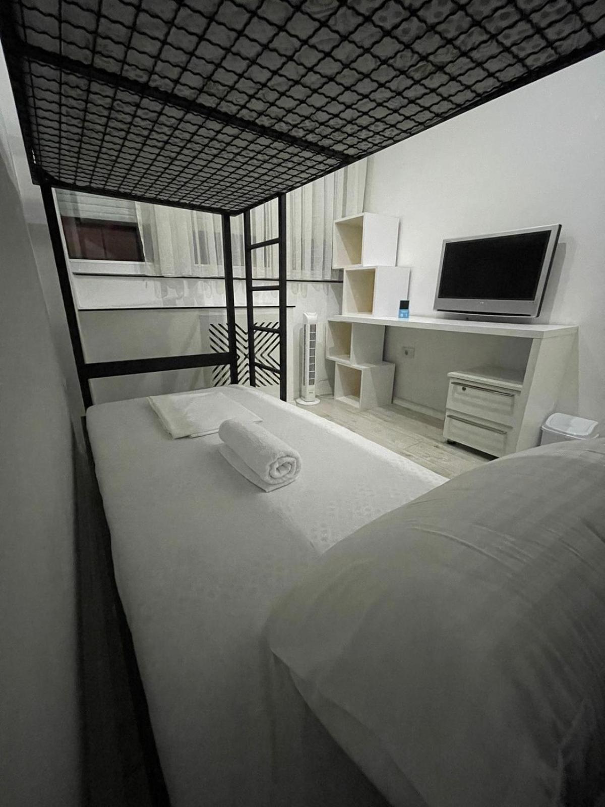 Shesh Hostel Prishtinë Ngoại thất bức ảnh