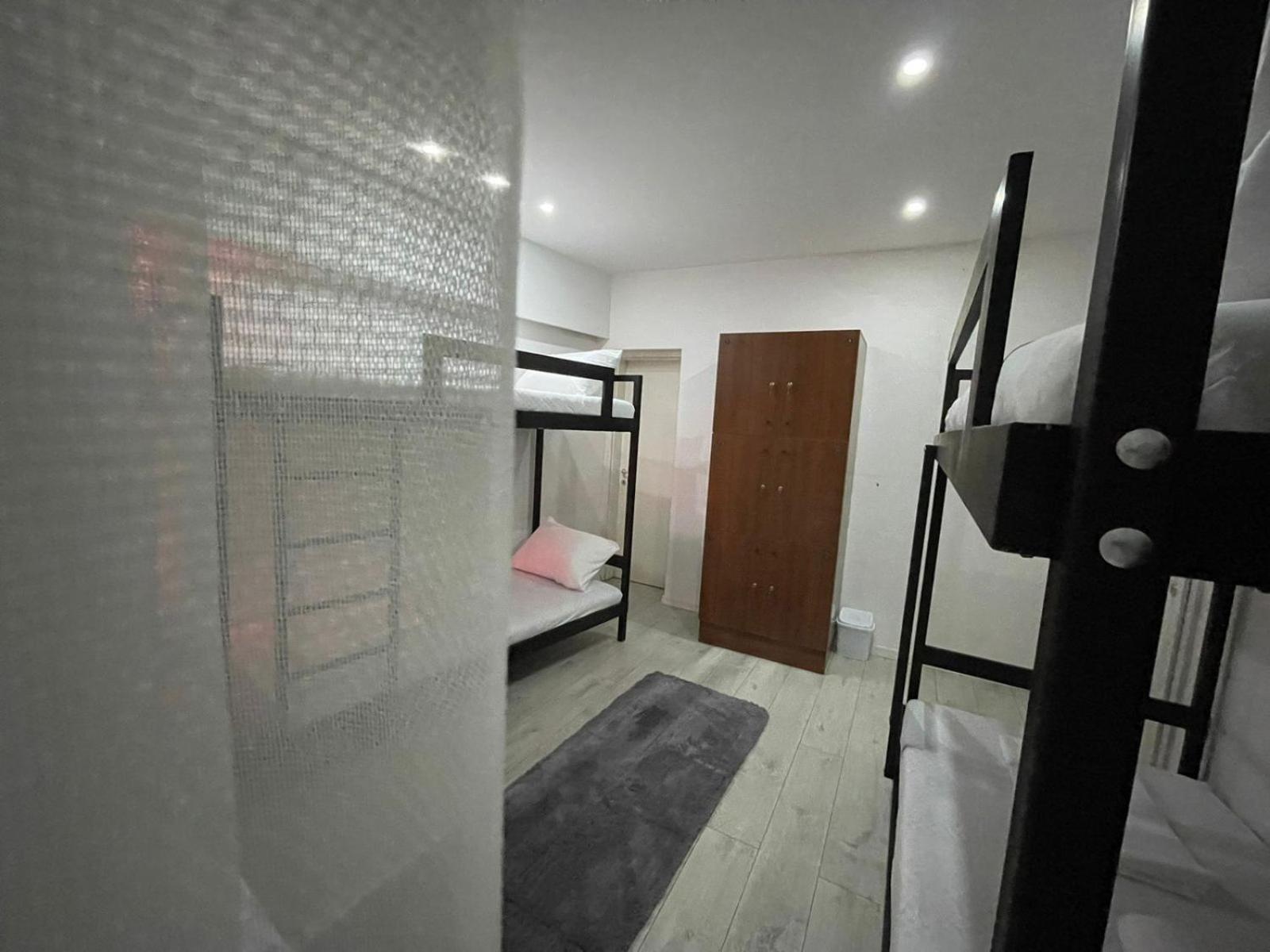 Shesh Hostel Prishtinë Ngoại thất bức ảnh